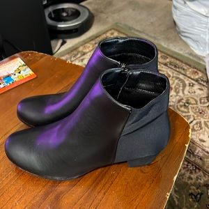 Women’s Ankle boots black size 10.